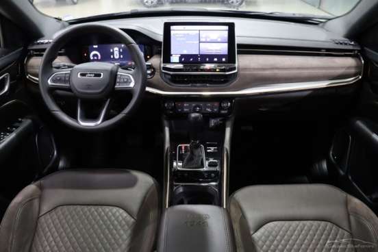 JEEP-COMMANDER-2023