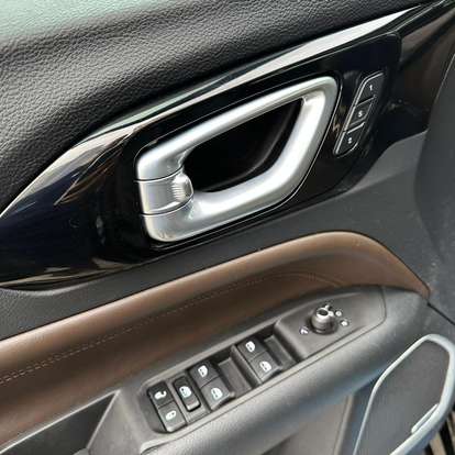 JEEP-COMMANDER-2024