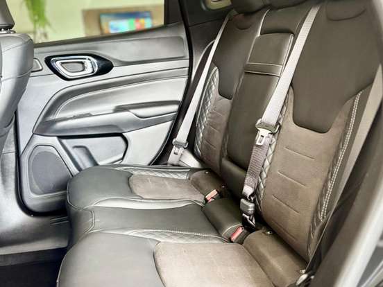 JEEP-COMPASS-2.0 HURRICANE 4 TURBO GASOLINA BLACKHAWK AT9 JEEP-COMPASS-2025