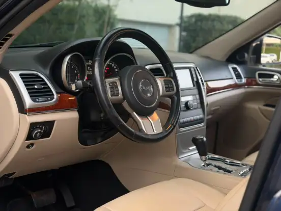 JEEP-GRAND CHEROKEE-2011