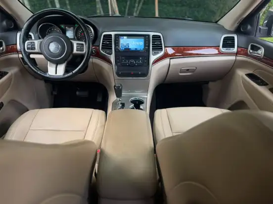 JEEP-GRAND CHEROKEE-2011