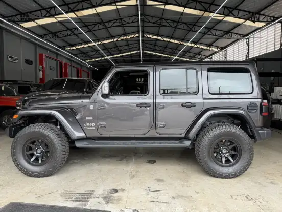 JEEP-WRANGLER-2.0 TURBO GASOLINA UNLIMITED SAHARA 4P 4X4 AT8 JEEP-WRANGLER-2020