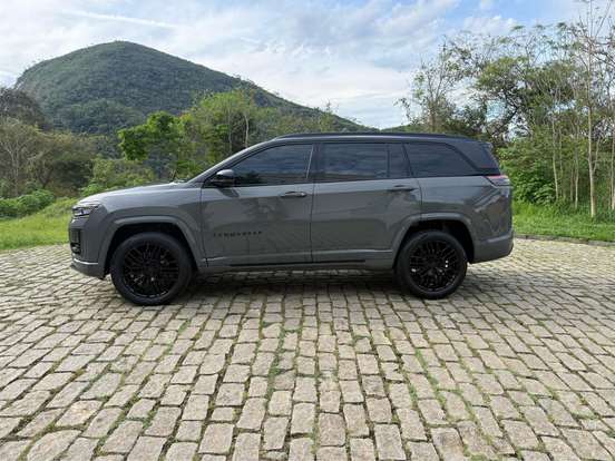 JEEP-COMMANDER-2.0 HURRICANE 4 TURBO GASOLINA BLACKHAWK AT9 JEEP-COMMANDER-2025