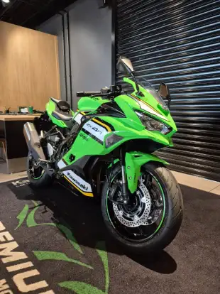 KAWASAKI-NINJA ZX-4RR-2025