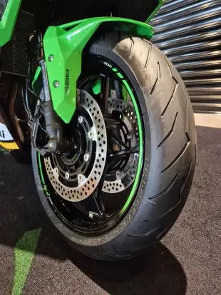 KAWASAKI-NINJA ZX-4RR-2025
