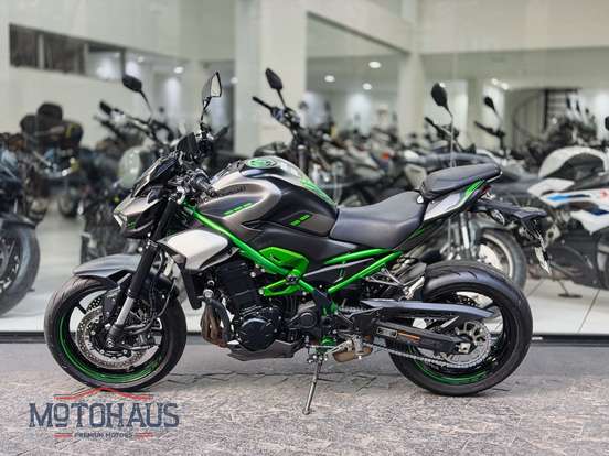 KAWASAKI-Z900-2025