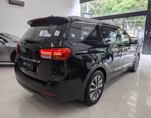 KIA-CARNIVAL-2015