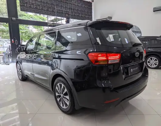 KIA-CARNIVAL-2015