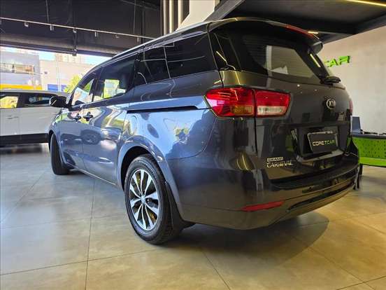KIA-CARNIVAL-2017