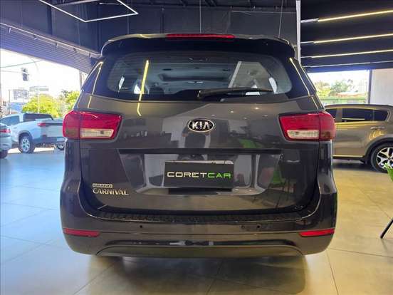 KIA-CARNIVAL-2017