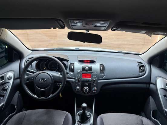 KIA-CERATO-1.6 SEDAN 16V GASOLINA 4P MANUAL KIA-CERATO-2011