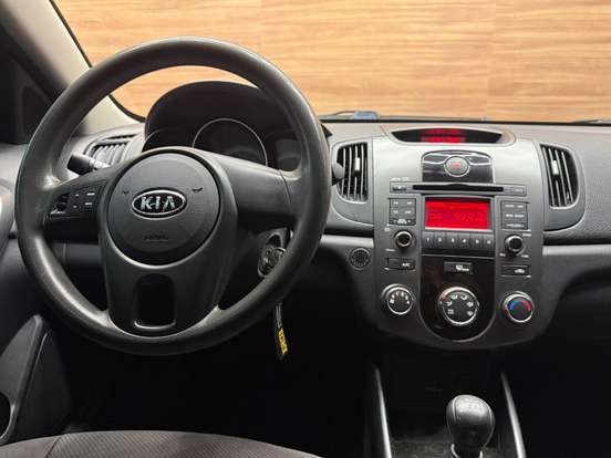 KIA-CERATO-1.6 SEDAN 16V GASOLINA 4P MANUAL KIA-CERATO-2011