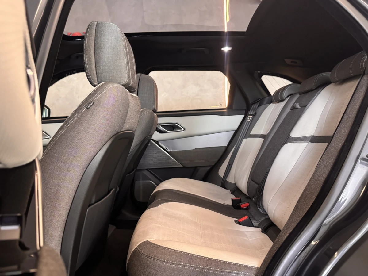 Land Rover Range Rover Velar — foto 12