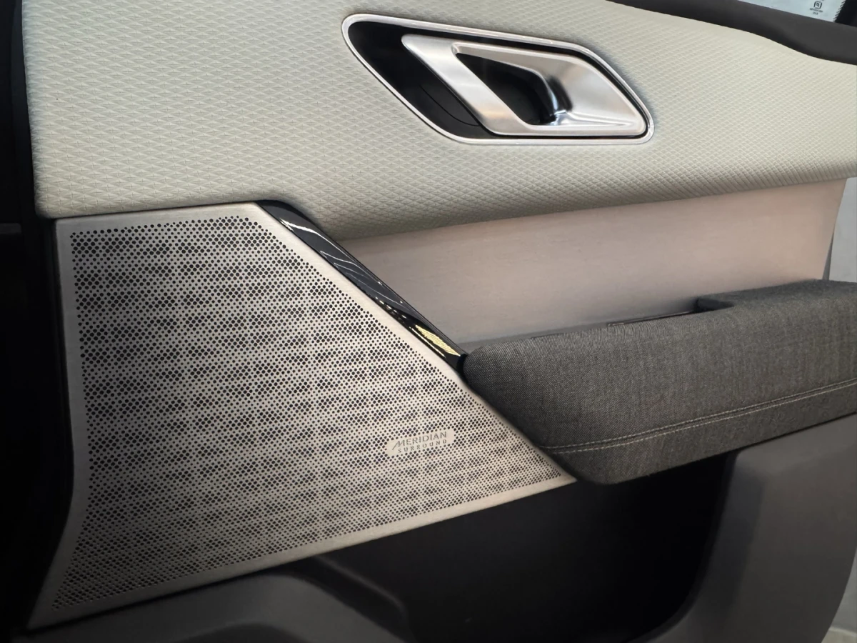 Land Rover Range Rover Velar — foto 15