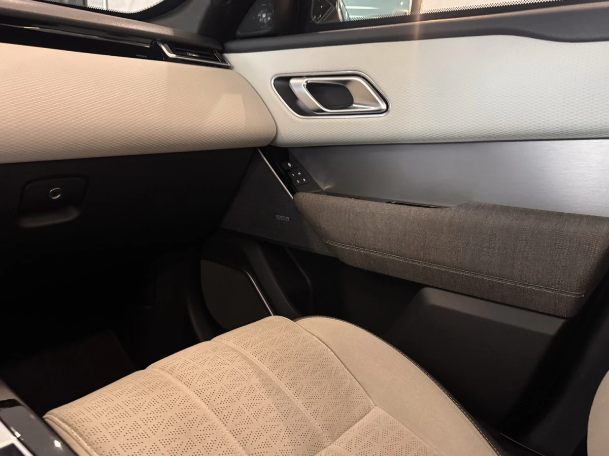 Land Rover Range Rover Velar — foto 18