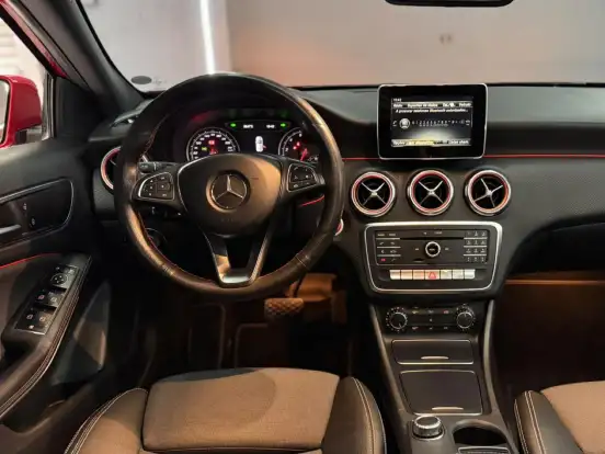 MERCEDES-BENZ-A 200-2017