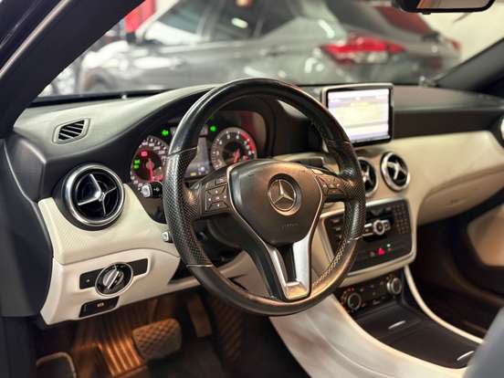 MERCEDES-BENZ-A 200-2013