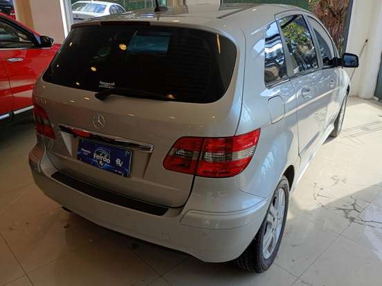 MERCEDES-BENZ-B 180-1.7 8V GASOLINA 4P AUTOMÁTICO MERCEDES-BENZ-B 180-2011