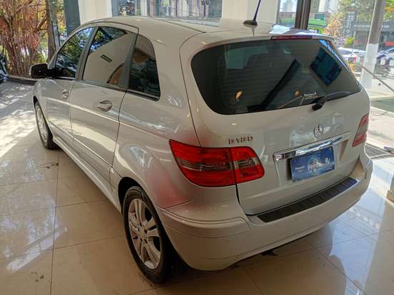 MERCEDES-BENZ-B 180-1.7 8V GASOLINA 4P AUTOMÁTICO MERCEDES-BENZ-B 180-2011