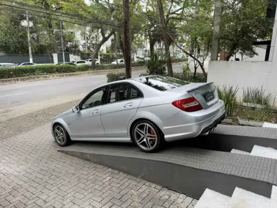 MERCEDES-BENZ-C 63 AMG-2011