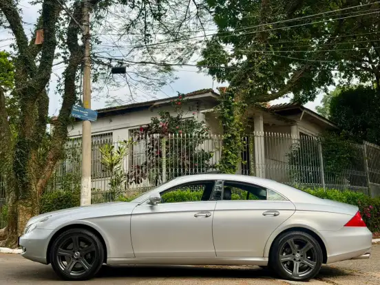 MERCEDES-BENZ-CLS 500-5.0 AVANTGARDE V8 GASOLINA 4P AUTOMÁTICO MERCEDES-BENZ-CLS 500-2005