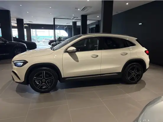 MERCEDES-BENZ-GLA 200-2026