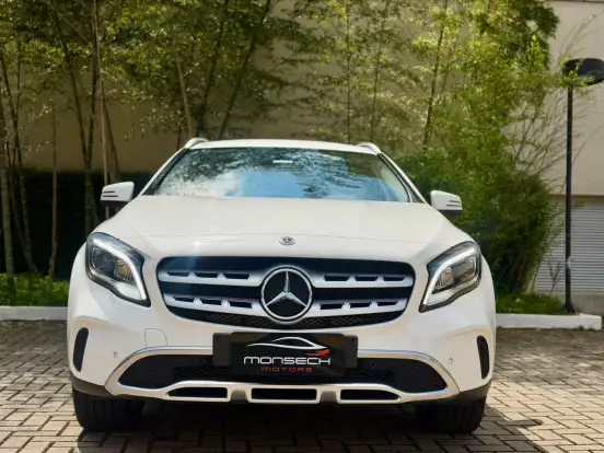 MERCEDES-BENZ-GLA 200-2019