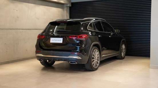 MERCEDES-BENZ-GLA 200-2022