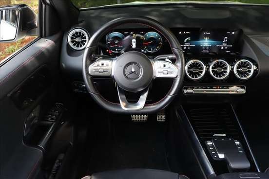 MERCEDES-BENZ-GLA 200-2022
