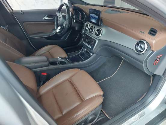 MERCEDES-BENZ-GLA 200-2019