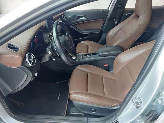 MERCEDES-BENZ-GLA 200-2019