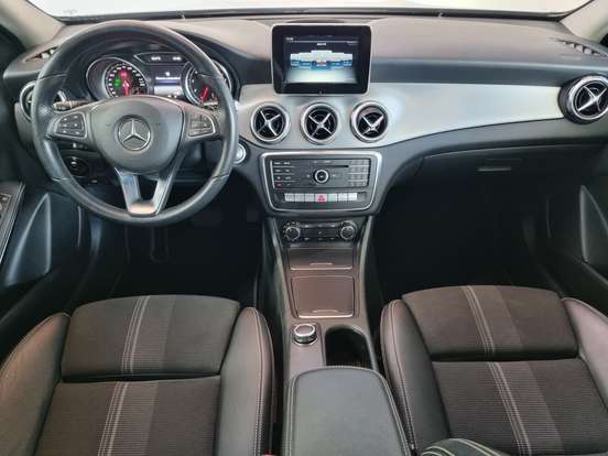 MERCEDES-BENZ-GLA 200-2019