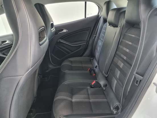 MERCEDES-BENZ-GLA 200-2019