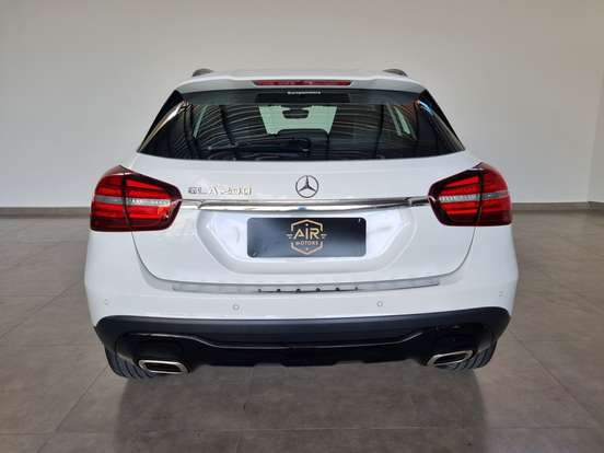 MERCEDES-BENZ-GLA 200-2019