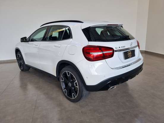 MERCEDES-BENZ-GLA 200-2019