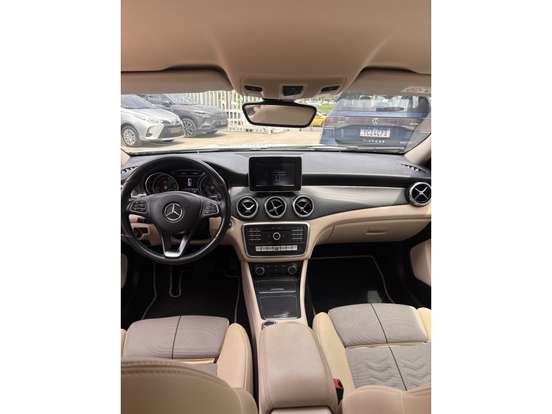 MERCEDES-BENZ-GLA 200-2019