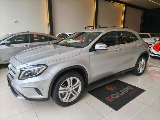 MERCEDES-BENZ-GLA 200-2016