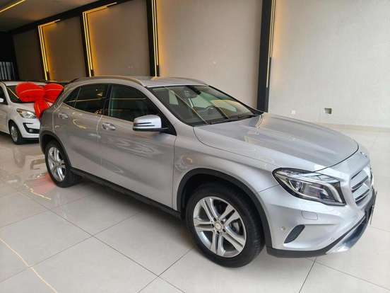 MERCEDES-BENZ-GLA 200-2016