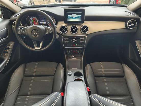 MERCEDES-BENZ-GLA 200-2016