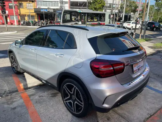 MERCEDES-BENZ-GLA 250-2020