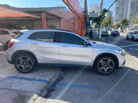 MERCEDES-BENZ-GLA 250-2020