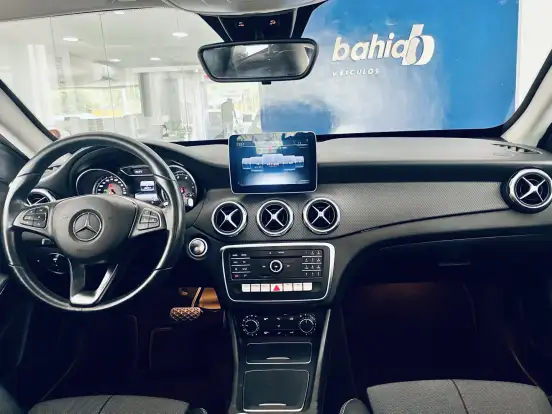 MERCEDES-BENZ-GLB 200-2019