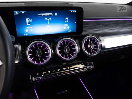 MERCEDES-BENZ-GLB 200-2024