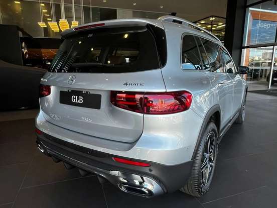 MERCEDES-BENZ-GLB 220-2.0 MHEV AMG LINE 4MATIC 8G-DCT MERCEDES-BENZ-GLB 220-2025