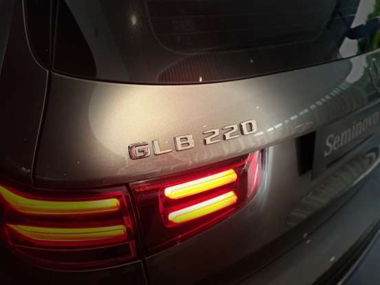 MERCEDES-BENZ-GLB 220-2.0 MHEV AMG LINE 4MATIC 8G-DCT MERCEDES-BENZ-GLB 220-2024