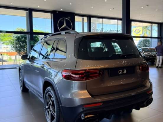 MERCEDES-BENZ-GLB 220-2.0 MHEV NIGHT EDITION 4MATIC 8G-DCT MERCEDES-BENZ-GLB 220-2026