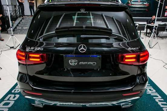 MERCEDES-BENZ-GLB 220-2024