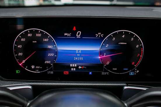 MERCEDES-BENZ-GLB 220-2024