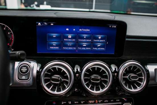 MERCEDES-BENZ-GLB 220-2024