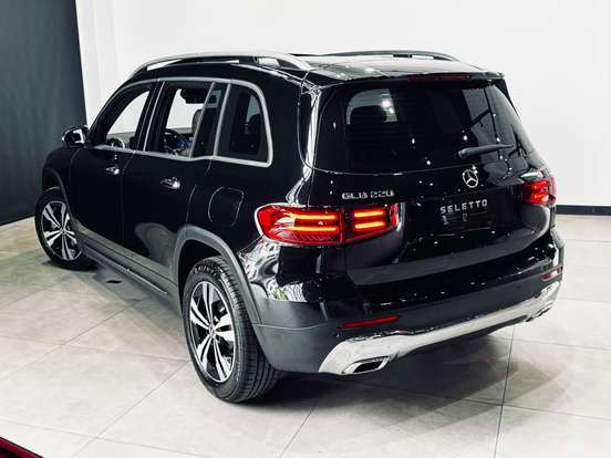 MERCEDES-BENZ-GLB 220-2025